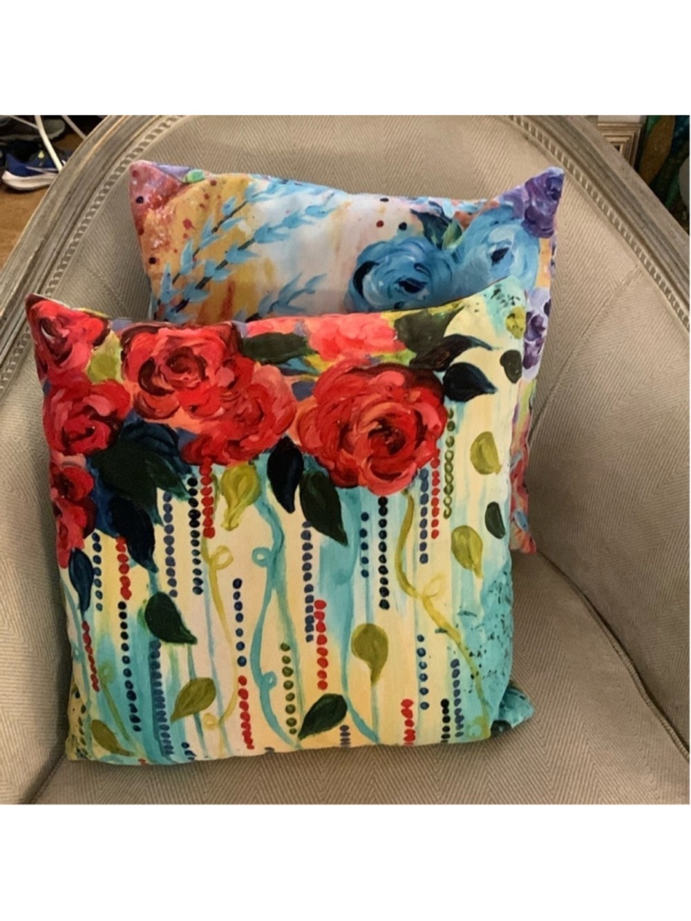 2 Decorative velvety rose cushion covers
